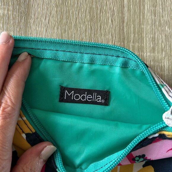 NWOT … MODELLA Cosmetic / Makeup Bag with Floral Design - Picture 4 of 4